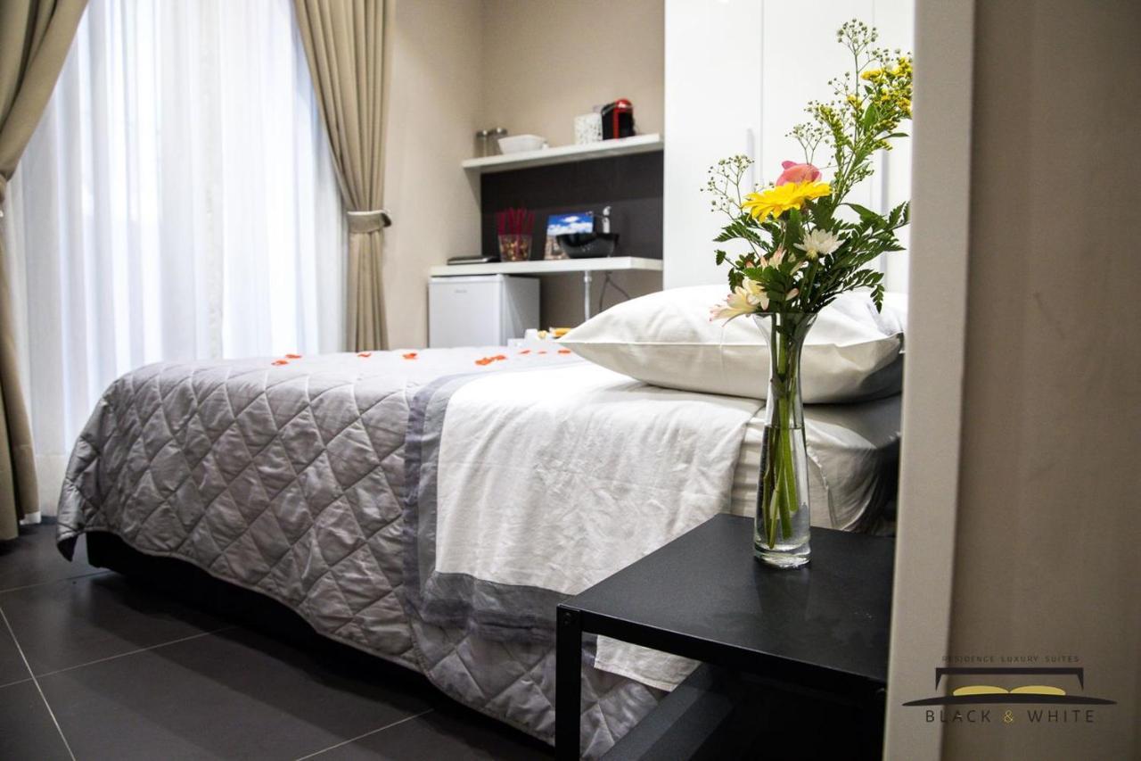 Residence Black & White Naples Luaran gambar