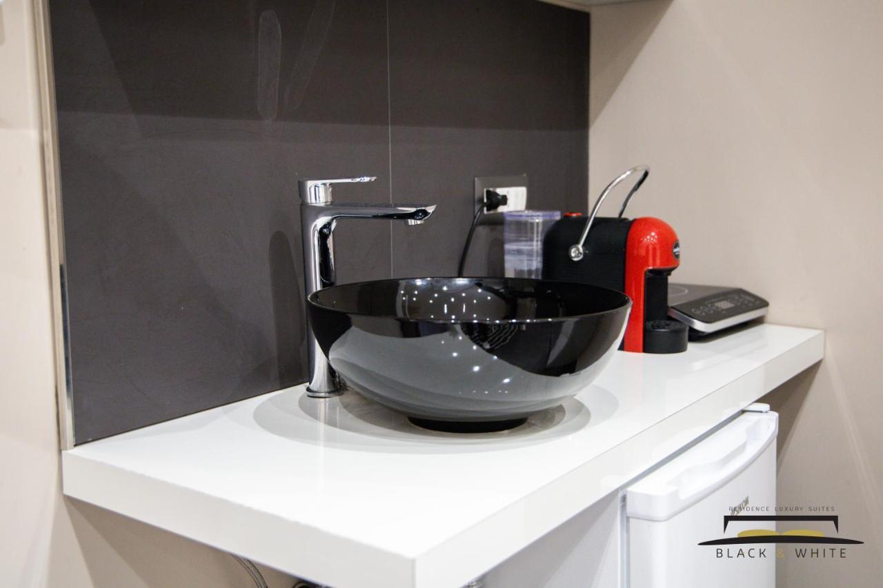Residence Black & White Naples Luaran gambar